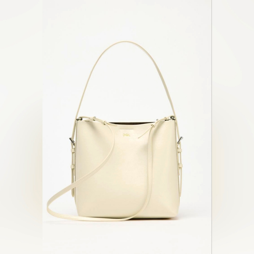 🧸Zara •ecru Crossbody